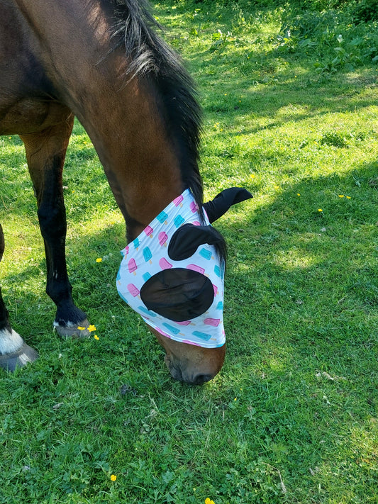 Paarden en vliegenmaskers ..